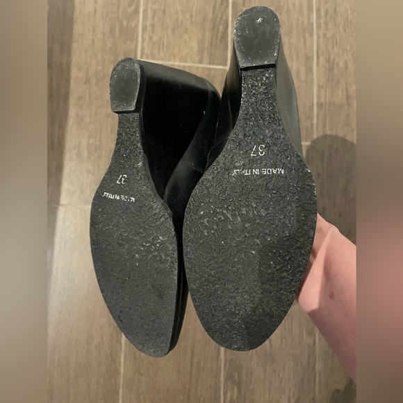 Black wedge heels with studded toe area - Picture 2 of 4